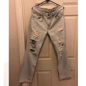 Men’s Levi jeans with rips